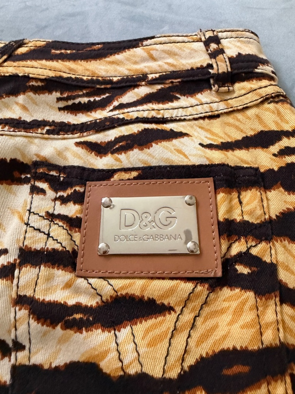 Dolce & Gabbana Tiger-Print Pencil Skirt - Yellow Black - Picture 6 of 12